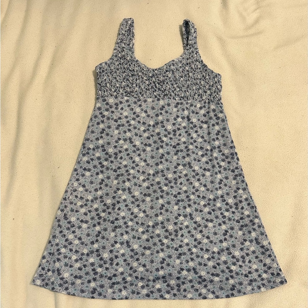 Entrancy vintage (90’s - 00’s) A-line flowered mini dress. Junior size M.